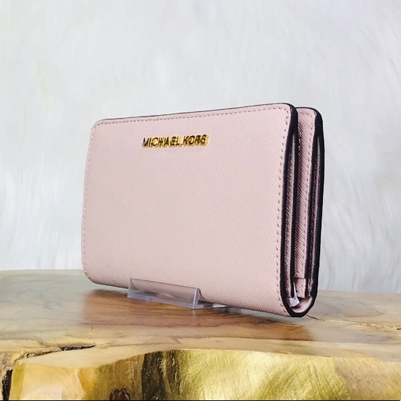 Michael Kors Jet Set Travel Slim Bifold Wallet - Picture 2 of 8